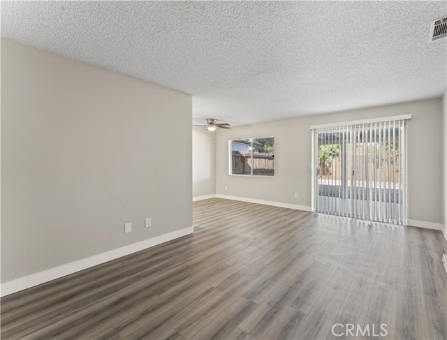 Detail Gallery Image 9 of 20 For 2020 La Mesa Ct, Hemet,  CA 92545 - 2 Beds | 2 Baths