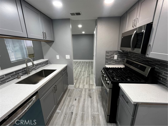 Detail Gallery Image 11 of 12 For 2405 Tahoe Cir #B,  Hemet,  CA 92545 - 2 Beds | 2 Baths