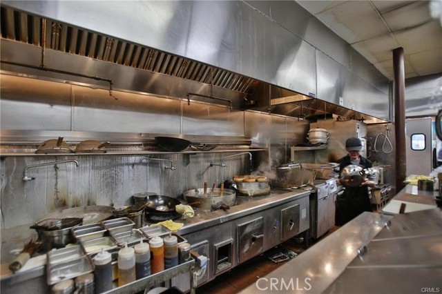 1425 Artesia Blvd, Gardena CA: https://media.crmls.org/medias/21e04c8e-b01d-4685-bdc6-09e8371ddfaa.jpg