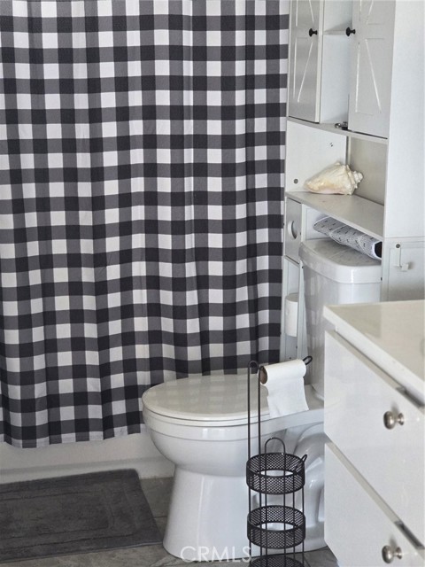 Detail Gallery Image 10 of 19 For 819 E 85th St, Los Angeles,  CA 90001 - 4 Beds | 3 Baths