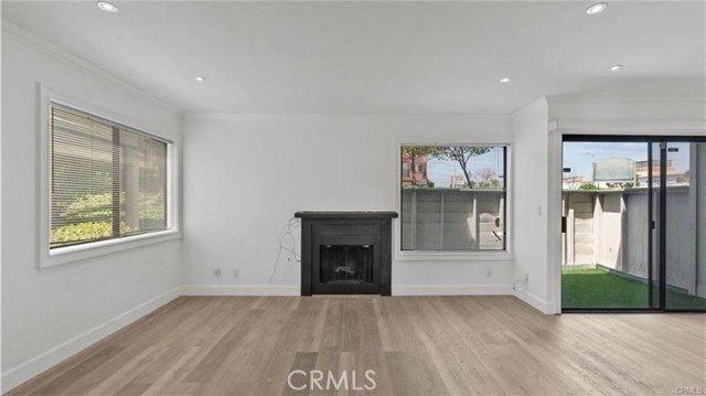 10500 Sunland Boulevard, Sunland CA: https://media.crmls.org/medias/21e0c4c8-b532-4348-883a-7759efd36a2d.jpg