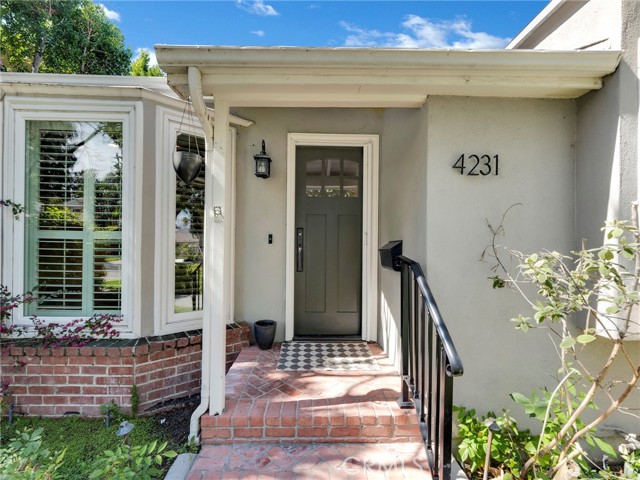 Detail Gallery Image 2 of 33 For 4231 Stern, Sherman Oaks,  CA 91423 - 4 Beds | 3 Baths