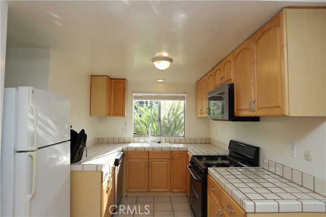 2014 Associated Rd, Fullerton CA: https://media.crmls.org/medias/21e3a488-c623-4013-b23a-4dcb900ce71f.jpg