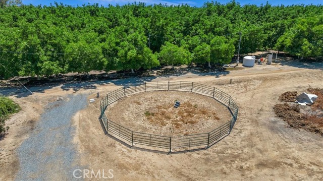 13715 E Nebraska Avenue, Kingsburg CA: https://media.crmls.org/medias/21e3d801-3ddf-443c-8c35-19716eb0690d.jpg