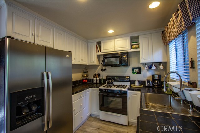 Detail Gallery Image 9 of 34 For 27821 Peninsula Dr #405,  Lake Arrowhead,  CA 92352 - 3 Beds | 2 Baths