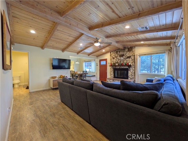 693 Knight Avenue, Big Bear Lake CA: https://media.crmls.org/medias/21e4c9d8-be90-4b25-aa65-3c95e91f58d3.jpg