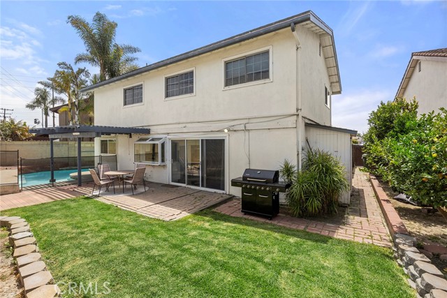 9461 Pier Drive, Huntington Beach CA: https://media.crmls.org/medias/21e51185-7b02-4a2b-8f20-4222a7c03050.jpg