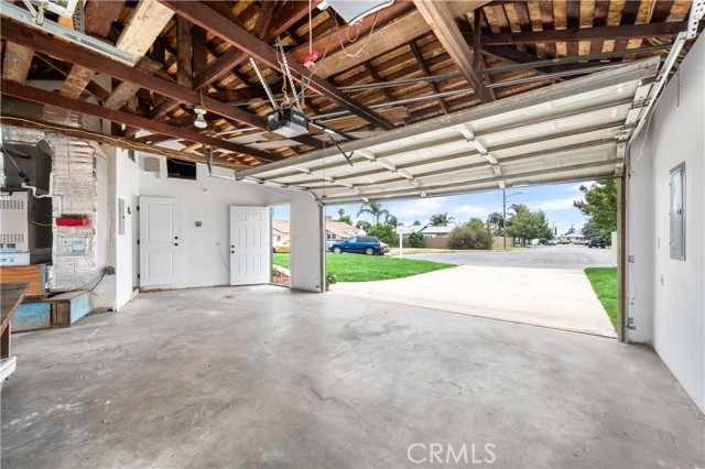 424 E Victoria Street, Rialto CA: https://media.crmls.org/medias/21e6726c-e097-49e1-8bc9-e8534976dae9.jpg