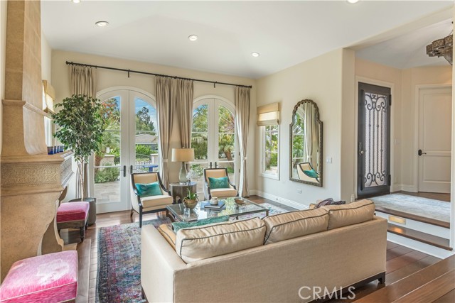 Living Room leads to Courtyard