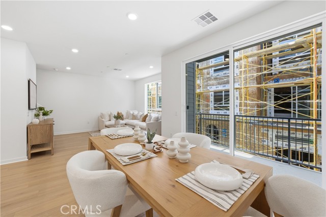 Detail Gallery Image 9 of 29 For 9425 N Sepulveda Blvd. #3,  North Hills,  CA 91343 - 2 Beds | 2/1 Baths