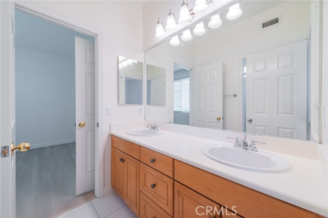 11 Lynnfield, Irvine CA: https://media.crmls.org/medias/21e7b1e6-97fe-41ef-a97a-2a0f51c73108.jpg