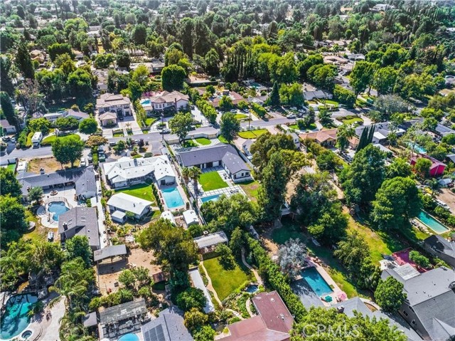 5702 Lubao Avenue, Woodland Hills CA: https://media.crmls.org/medias/21e87d89-1a47-4bd4-9b37-5eb25cafe80c.jpg
