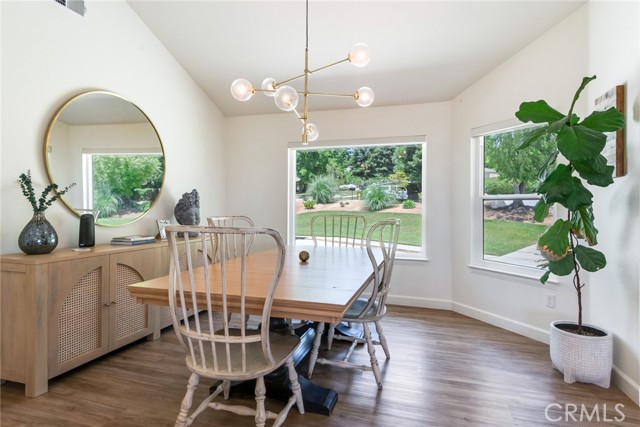 13288 Oak Crest Drive, Yucaipa CA: https://media.crmls.org/medias/21e8b3d3-9d43-46fe-8dbe-62ec641ba5fd.jpg
