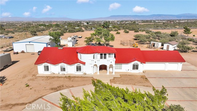 8381 White Road, Phelan CA: https://media.crmls.org/medias/21e9b6d6-cb51-4730-9c89-6e9d009e00cf.jpg