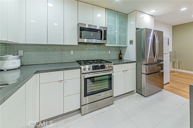 4813 Oakwood Avenue, Los Angeles CA: https://media.crmls.org/medias/21eb928f-5bfa-4ded-a7dd-919e0b2f8363.jpg