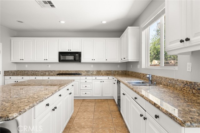 16219 Skyridge Drive, Riverside CA: https://media.crmls.org/medias/21ec8221-4a63-4451-802d-d19d8118fc2a.jpg