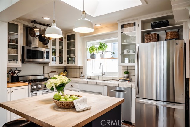 517 5th Street, Manhattan Beach, California 90266, 3 Bedrooms Bedrooms, ,2 BathroomsBathrooms,Residential,Sold,5th,SB22046594