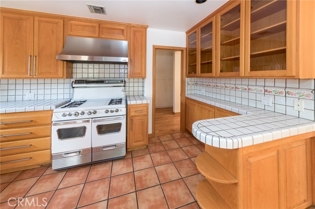 Detail Gallery Image 6 of 23 For 8924 Chimineas Ave, Northridge,  CA 91325 - 4 Beds | 2 Baths