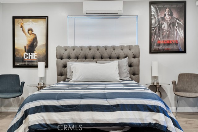 5340 S Harcourt Avenue, Los Angeles CA: https://media.crmls.org/medias/21ed17d3-ae5b-47d4-a7d3-a2608af20b03.jpg