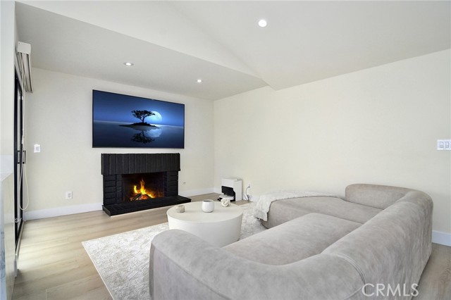 Detail Gallery Image 8 of 47 For 10947 Lurline Ave, Chatsworth,  CA 91311 - 5 Beds | 4 Baths