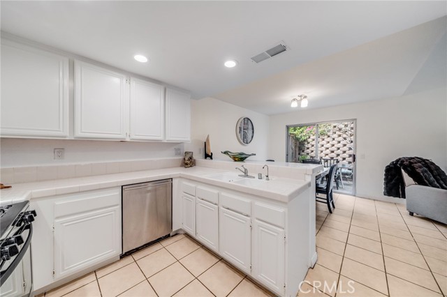 Detail Gallery Image 6 of 26 For 22 La Costa, Laguna Beach,  CA 92651 - 3 Beds | 2/1 Baths