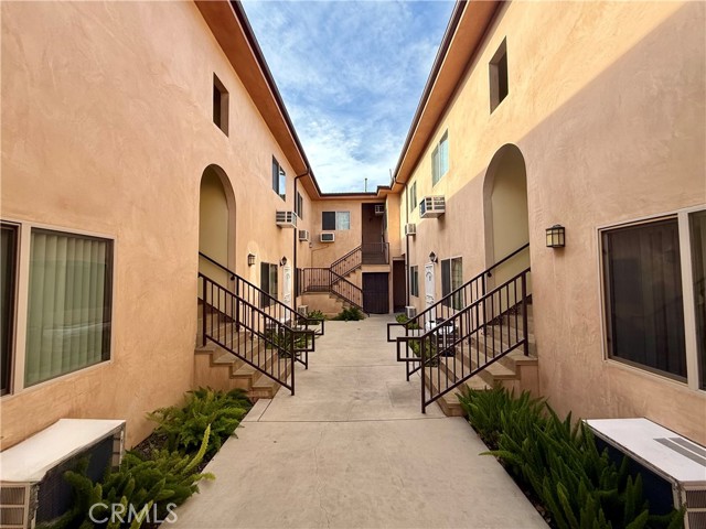Detail Gallery Image 5 of 30 For 6917 Woodman Ave #7,  Van Nuys,  CA 91405 - 2 Beds | 1 Baths