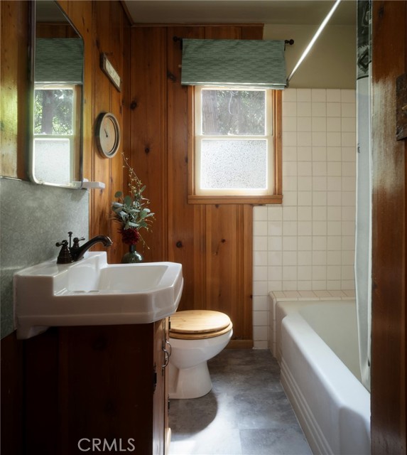 Detail Gallery Image 6 of 13 For 407 Dolly Varden Dr, Lake Arrowhead,  CA 92352 - 3 Beds | 2 Baths