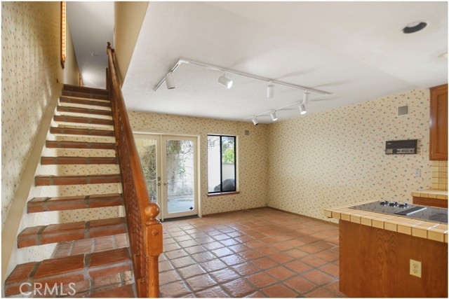 627 19th Street, Huntington Beach CA: https://media.crmls.org/medias/21efd499-a8a6-4afb-a201-fcd85edcd02b.jpg