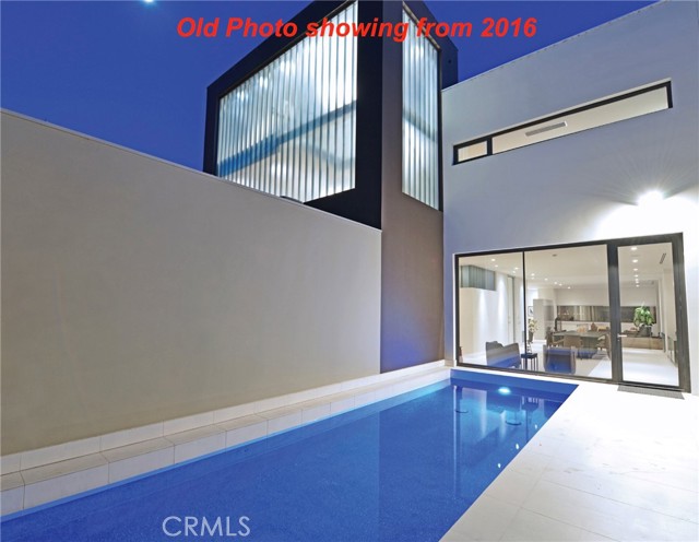 Detail Gallery Image 2 of 7 For 2767 E Ocean, Long Beach,  CA 90803 - 5 Beds | 4 Baths