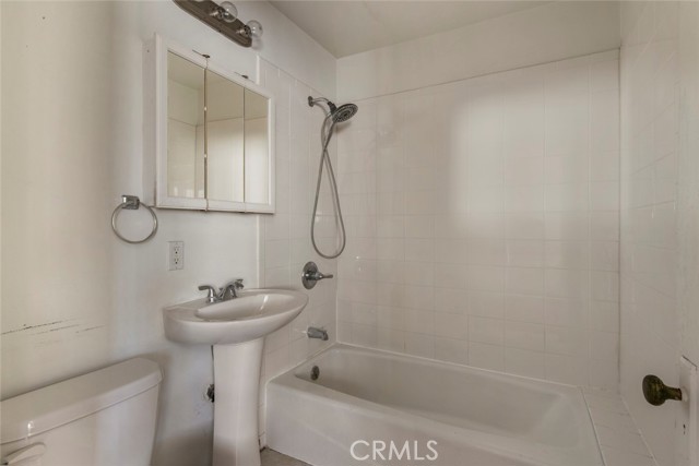 808 El Redondo Avenue, Redondo Beach CA: https://media.crmls.org/medias/21f2ebd3-5ce9-482d-a33a-1154c82e71c5.jpg
