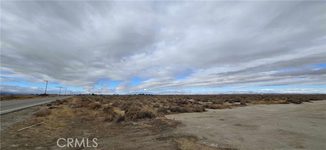 10900 Avenue H, Lancaster CA: https://media.crmls.org/medias/21f32454-514f-4d05-8d61-696ca89c90cb.jpg