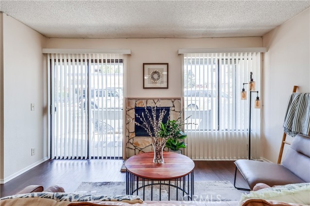 Detail Gallery Image 12 of 59 For 7302 Bright Ave #B,  Whittier,  CA 90602 - 2 Beds | 3 Baths