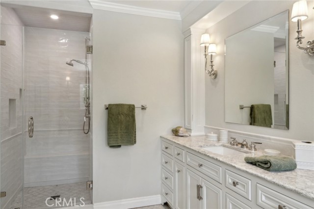 5347 Hinton Avenue, Woodland Hills CA: https://media.crmls.org/medias/21f36bf9-ad61-4564-859c-34c998cb855e.jpg