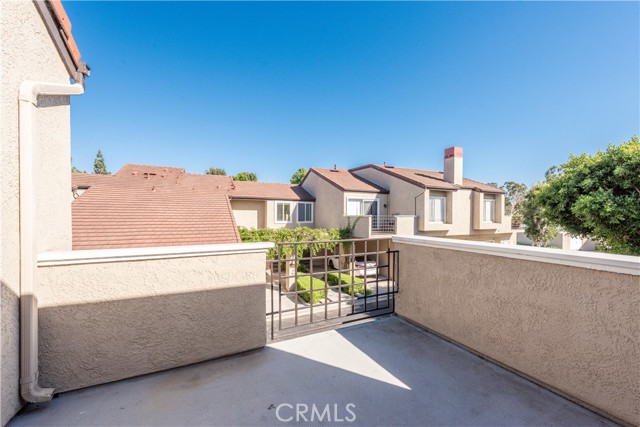 375 Stanford Court, Irvine CA: https://media.crmls.org/medias/21f3d908-12c7-49e6-831a-3f24306bdd0c.jpg