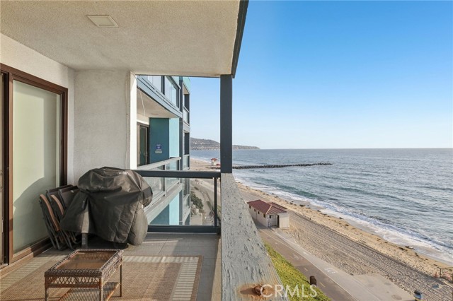 Detail Gallery Image 6 of 42 For 575 Esplanade #205,  Redondo Beach,  CA 90277 - 2 Beds | 2 Baths
