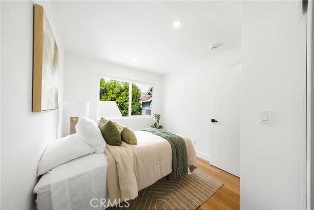 957 S Gramercy Drive, Los Angeles CA: https://media.crmls.org/medias/21f4212e-bbd1-478c-9215-7f96f21df1cf.jpg