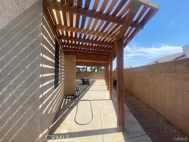 4995 St Albert Drive, Fontana CA: https://media.crmls.org/medias/21f4aeb2-1331-441b-bea0-c8ed33dd4ed9.jpg