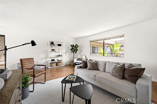 Detail Gallery Image 8 of 30 For 2015 E Broadway #405,  Long Beach,  CA 90803 - 1 Beds | 1/1 Baths