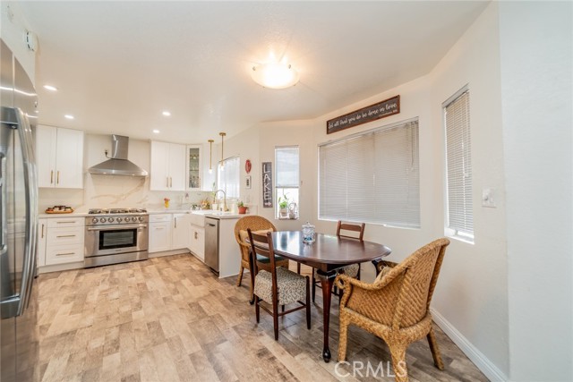 Detail Gallery Image 11 of 26 For 15690 Shadow Mountain Ln, Lake Elsinore,  CA 92530 - 3 Beds | 2 Baths