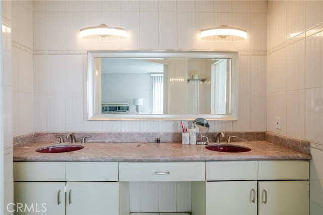 Image 21 of 38 For 4040 Lynd Avenue