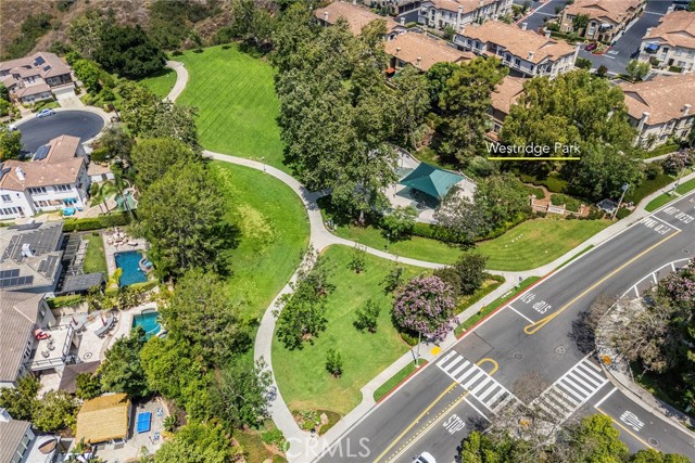 1 Country Walk Drive, Aliso Viejo CA: https://media.crmls.org/medias/21f61f28-a1a1-4344-bb77-23c5fd809f12.jpg