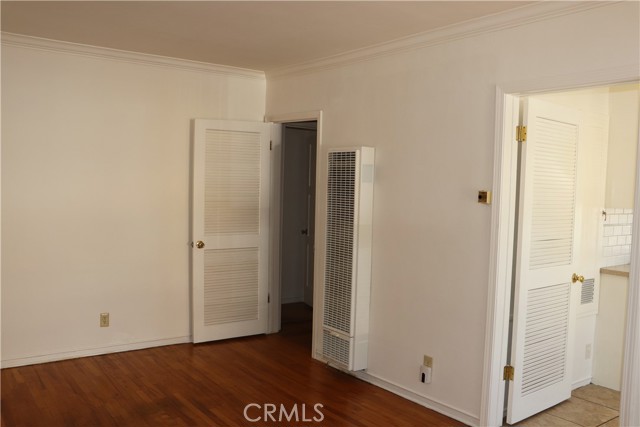 Detail Gallery Image 6 of 18 For 16805 Sherman Way, Lake Balboa,  CA 91406 - – Beds | – Baths