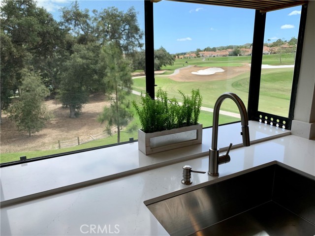 8 Green Brier Circle, Coto de Caza CA: https://media.crmls.org/medias/21f703b1-1e47-4bb5-a6a8-f7b594607b91.jpg