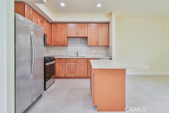 Detail Gallery Image 14 of 46 For 7132 Farralone Ave #207,  Canoga Park,  CA 91303 - 3 Beds | 2/1 Baths