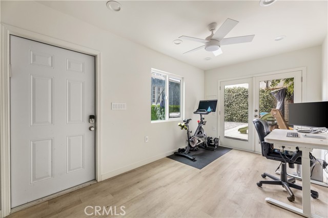 2818 S Holt Avenue, Los Angeles CA: https://media.crmls.org/medias/21f7719e-24c3-4ae4-a627-c49c2236bc6d.jpg