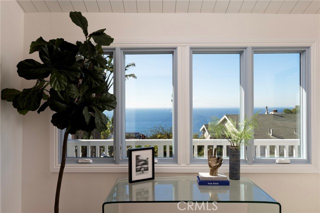 31927 Hayes Place, Laguna Beach CA: https://media.crmls.org/medias/21f813a3-25a4-4b7a-82f6-928a75df6086.jpg