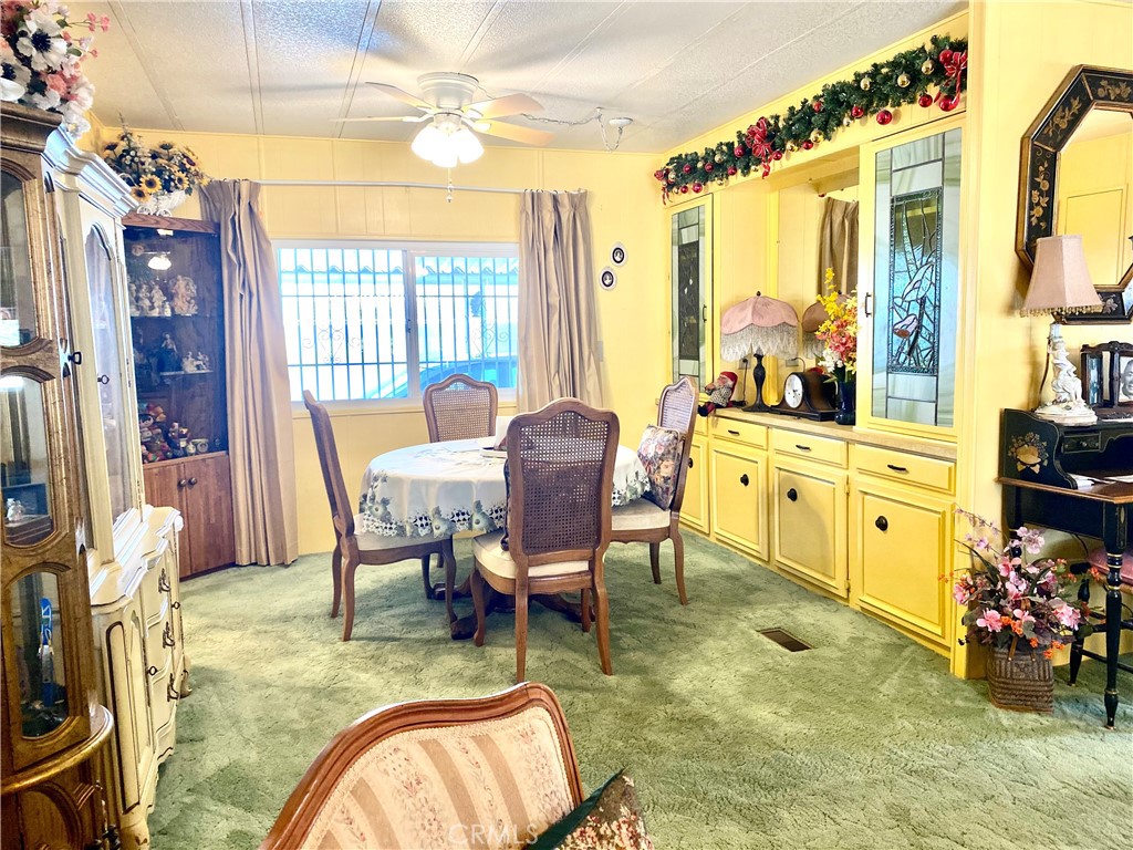 https://media.crmls.org/medias/21f831b5-a9bb-4382-8f64-563065613406.jpg?preset=X-Large