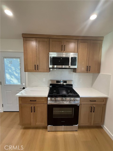 Detail Gallery Image 3 of 16 For 2215 N Brighton St, Burbank,  CA 91504 - 2 Beds | 1 Baths