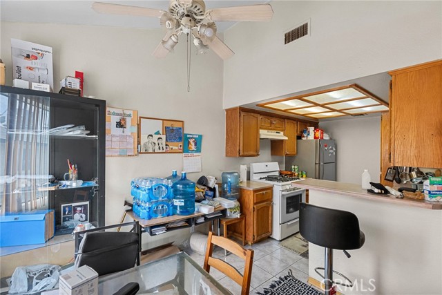 Detail Gallery Image 19 of 30 For 11014 Arminta St #13,  Sun Valley,  CA 91352 - 2 Beds | 2 Baths