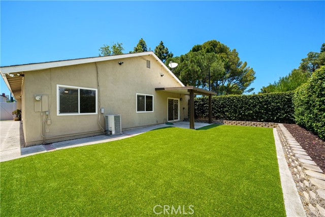 3701 S Ross Street, Santa Ana CA: https://media.crmls.org/medias/21f9ec48-f3c1-44bd-ac20-0f6f1b6d4ed8.jpg